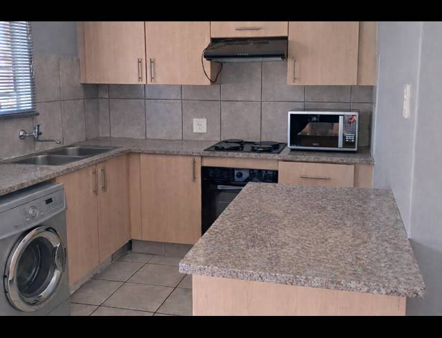 3 bed property to rent in KOSMOSDAL